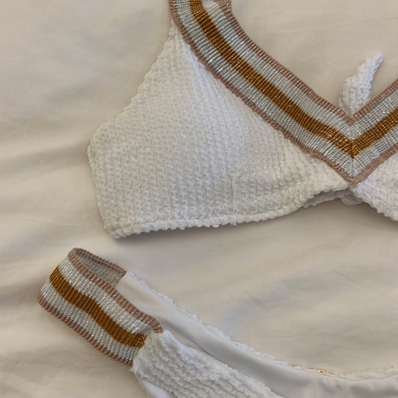 Bikini - Picture 2 of 8